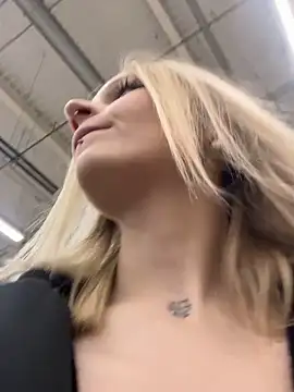 Snapshot of softlyblessed chatting on 11/04/25, 04:00 softlyblessed online show from 11/04/25, 04:00