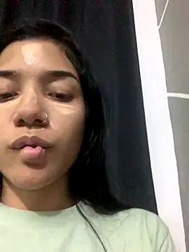 Snapshot of ElaRose_12 chatting on 09/15/25, 05:13 ElaRose 12 online show from 09/15/25, 05:13