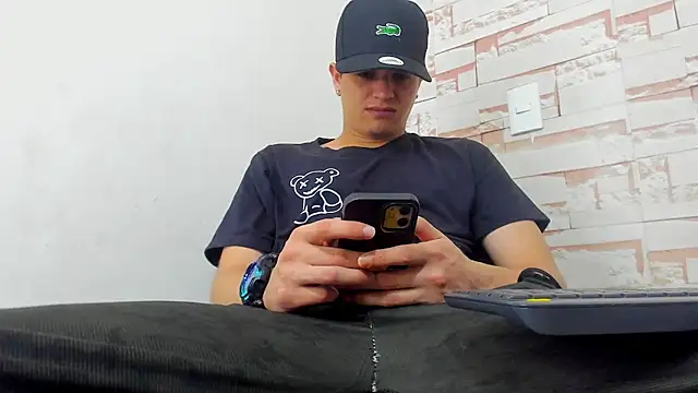 Snapshot of Themasterhades_777 chatting on 09/22/25, 09:43 Themasterhades 777 online show from 09/22/25, 09:43