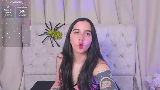 kaylee lee online show from 10/17/25, 08:43