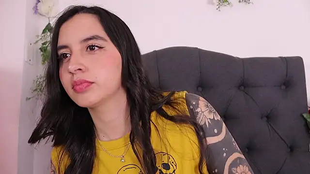 Snapshot of kaylee_lee chatting on 02/13/26, 04:23 kaylee lee online show from 02/13/26, 04:23