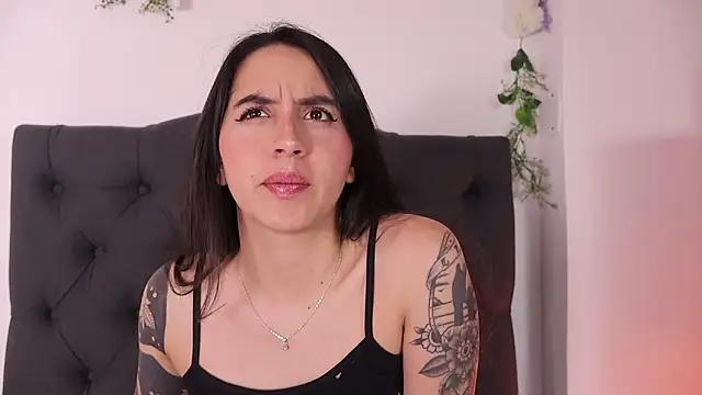 Snapshot of kaylee_lee chatting on 02/02/26, 04:33 kaylee lee online show from 02/02/26, 04:33