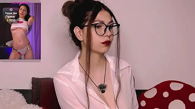 M1kaylaRaven online show from 10/25/25, 03:28