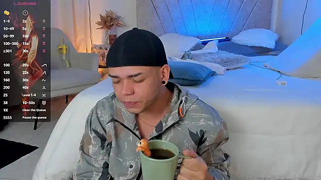 jhosepMoreno online show from 10/11/25, 01:12