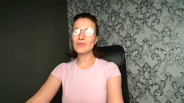 Snapshot of Kelly_Kisss chatting on 07/06/26, 11:17 Kelly Kisss online show from 07/06/26, 11:17