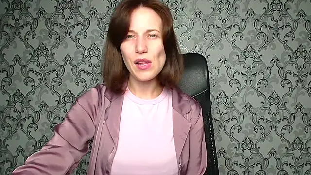 Kelly Kisss online show from 11/30/25, 12:17