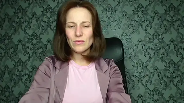 Kelly Kisss online show from 12/18/25, 06:23