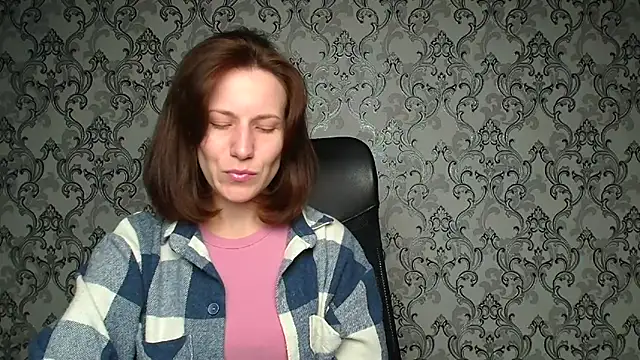 Kelly Kisss online show from 12/19/25, 10:50