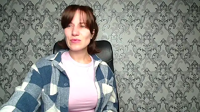 Kelly Kisss online show from 11/24/25, 06:02