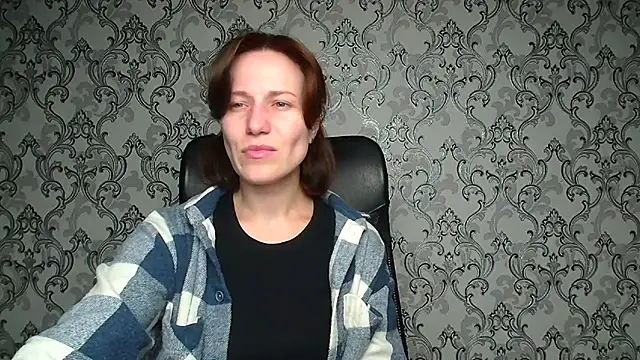 Kelly Kisss online show from 12/21/25, 10:17