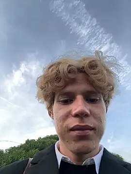 pbyariel- online show from 10/25/25, 04:51