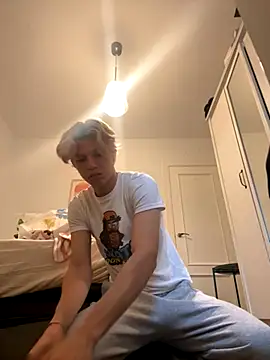 pbyariel- online show from 11/04/25, 03:38