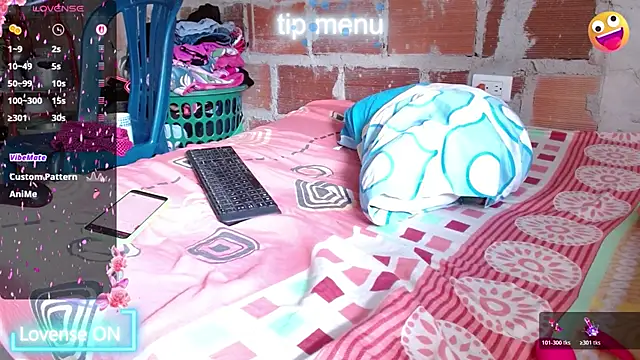 Snapshot of naomi_powel chatting on 07/07/26, 08:01 naomi powel online show from 07/07/26, 08:01