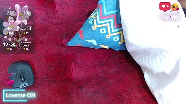 naomi powel online show from 09/30/25, 03:23