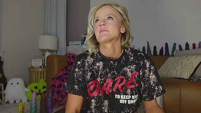 Snapshot of Taylorlove303 chatting on 10/29/25, 10:14 Taylorlove303 online show from 10/29/25, 10:14