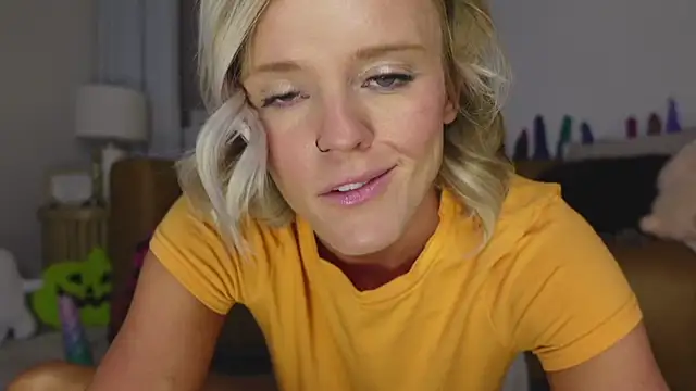 Snapshot of Taylorlove303 chatting on 10/12/25, 10:05 Taylorlove303 online show from 10/12/25, 10:05