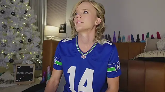 Snapshot of Taylorlove303 chatting on 12/18/25, 11:03 Taylorlove303 online show from 12/18/25, 11:03