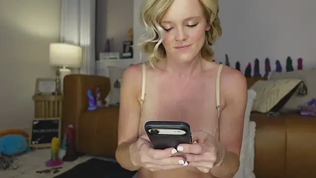 Snapshot of Taylorlove303 chatting on 11/08/25, 11:25 Taylorlove303 online show from 11/08/25, 11:25