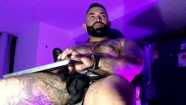 Snapshot of Max-prada chatting on 02/18/26, 02:42 Max-prada online show from 02/18/26, 02:42