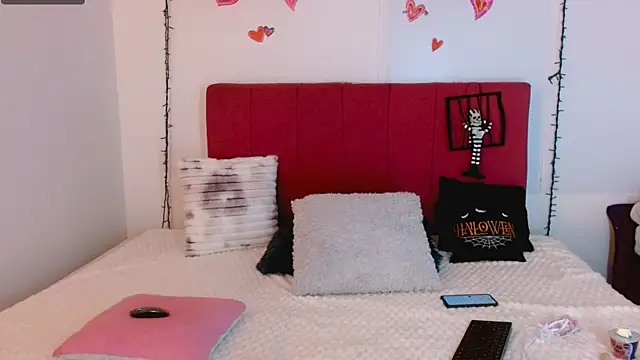 hannia baileys online show from 10/15/25, 11:24