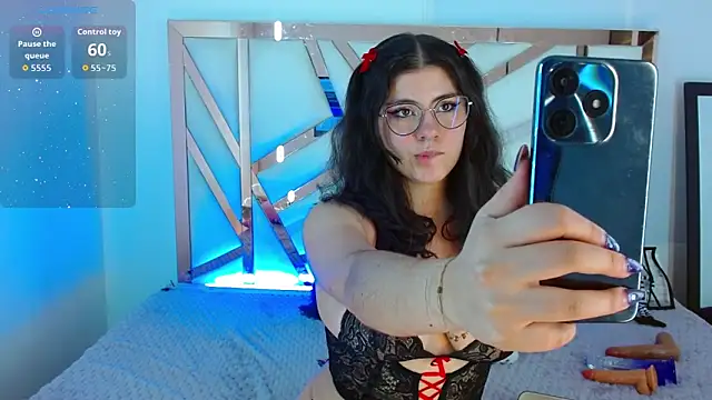 hannia baileys online show from 12/15/25, 01:00