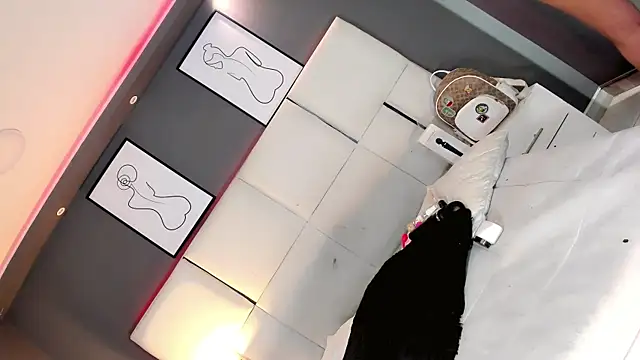 LiaFernandaa online show from 10/04/25, 12:50