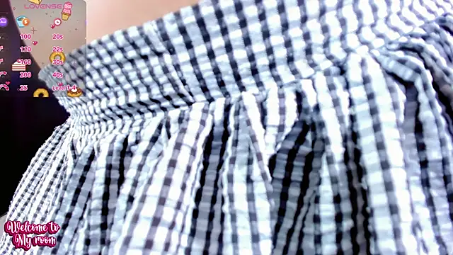 LiaFernandaa online show from 11/10/25, 02:11