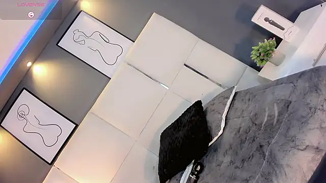 LiaFernandaa online show from 11/24/25, 02:06