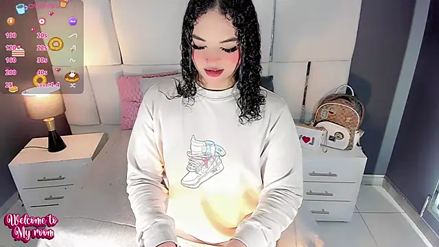 LiaFernandaa online show from 11/11/25, 01:17