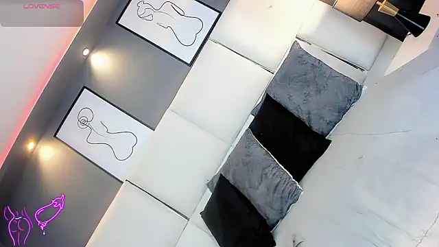 LiaFernandaa online show from 05/05/26, 02:42