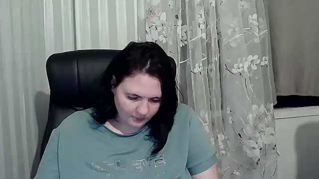 HollyXEva online show from 10/01/25, 11:08