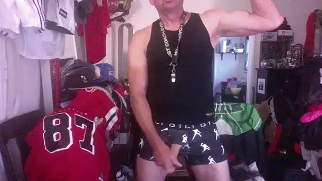 Snapshot of DILFJockDad87 chatting on 09/20/25, 05:40 DILFJockDad87 online show from 09/20/25, 05:40