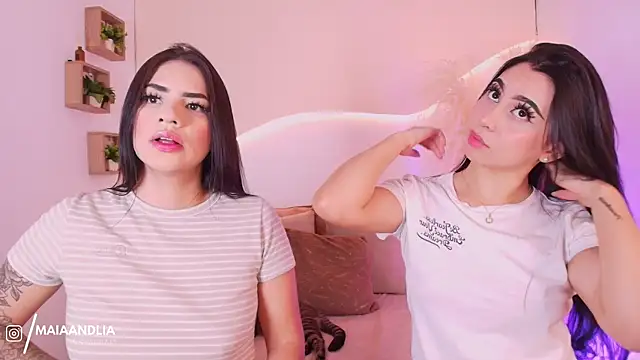 maia lia  online show from 09/09/25, 11:25