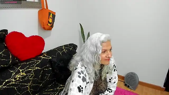 Snapshot of marilyn70 chatting on 10/15/25, 09:23 marilyn70 online show from 10/15/25, 09:23