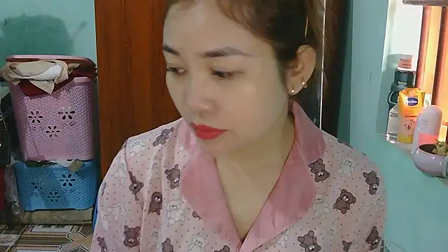 Uhem112 online show from 10/30/25, 01:04