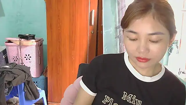 Uhem112 online show from 10/12/25, 02:46