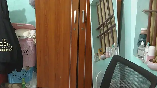 Uhem112 online show from 11/11/25, 01:44