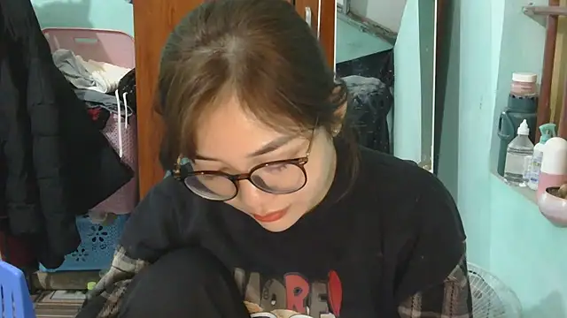 Uhem112 online show from 11/18/25, 01:21