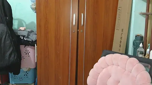 Uhem112 online show from 12/14/25, 01:45