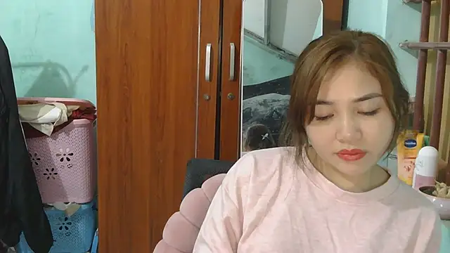 Uhem112 online show from 10/31/25, 01:19