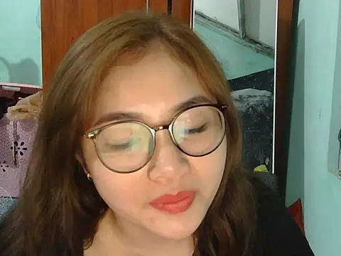 Uhem112 online show from 10/26/25, 02:17