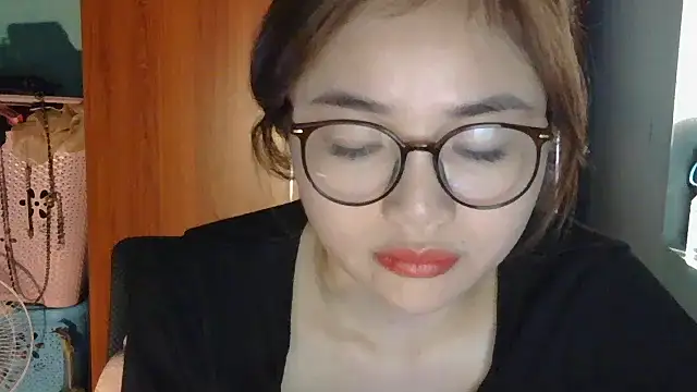 Uhem112 online show from 10/27/25, 02:23