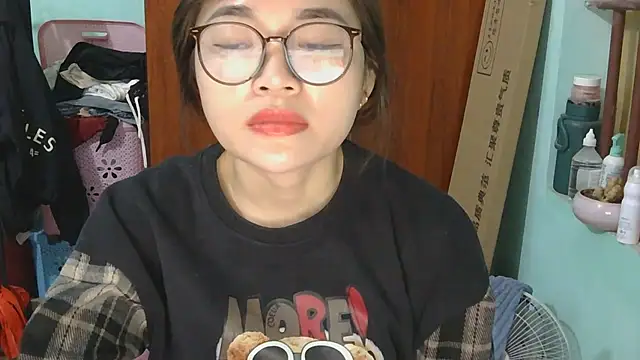 Uhem112 online show from 11/26/25, 01:27