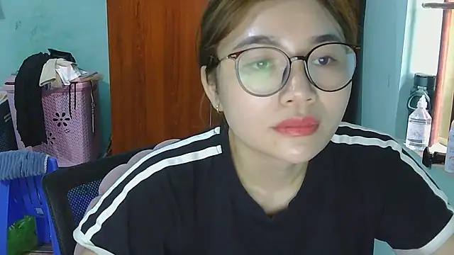 Uhem112 online show from 10/18/25, 02:02