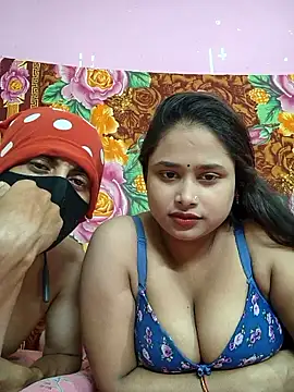 Snapshot of Seducing_couple chatting on 06/13/26, 06:17 Seducing couple online show from 06/13/26, 06:17