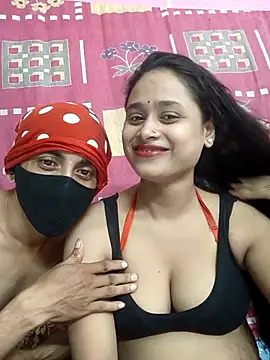 Snapshot of Seducing_couple chatting on 09/19/25, 04:16 Seducing couple online show from 09/19/25, 04:16