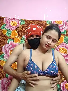 Snapshot of Seducing_couple chatting on 06/18/26, 04:44 Seducing couple online show from 06/18/26, 04:44
