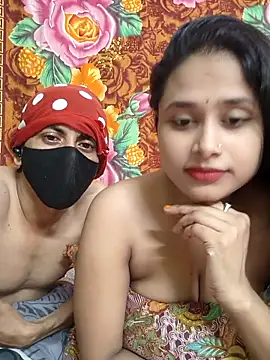 Snapshot of Seducing_couple chatting on 10/09/25, 05:52 Seducing couple online show from 10/09/25, 05:52