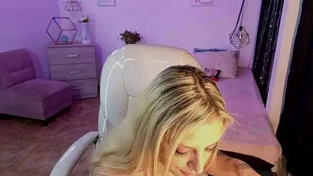 Jennaa Cooper online show from 12/04/25, 10:31