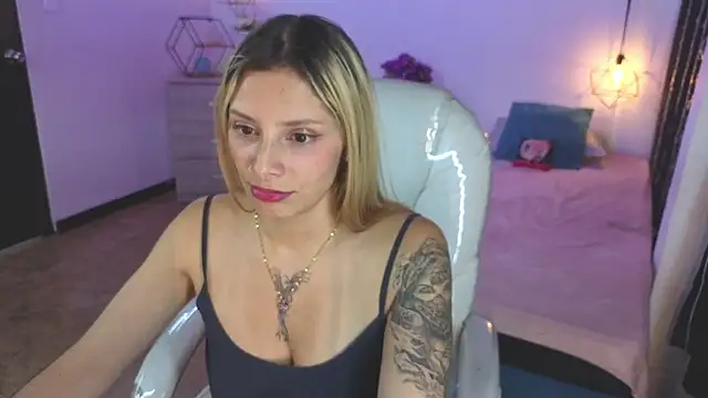 Jennaa Cooper online show from 11/18/25, 09:29